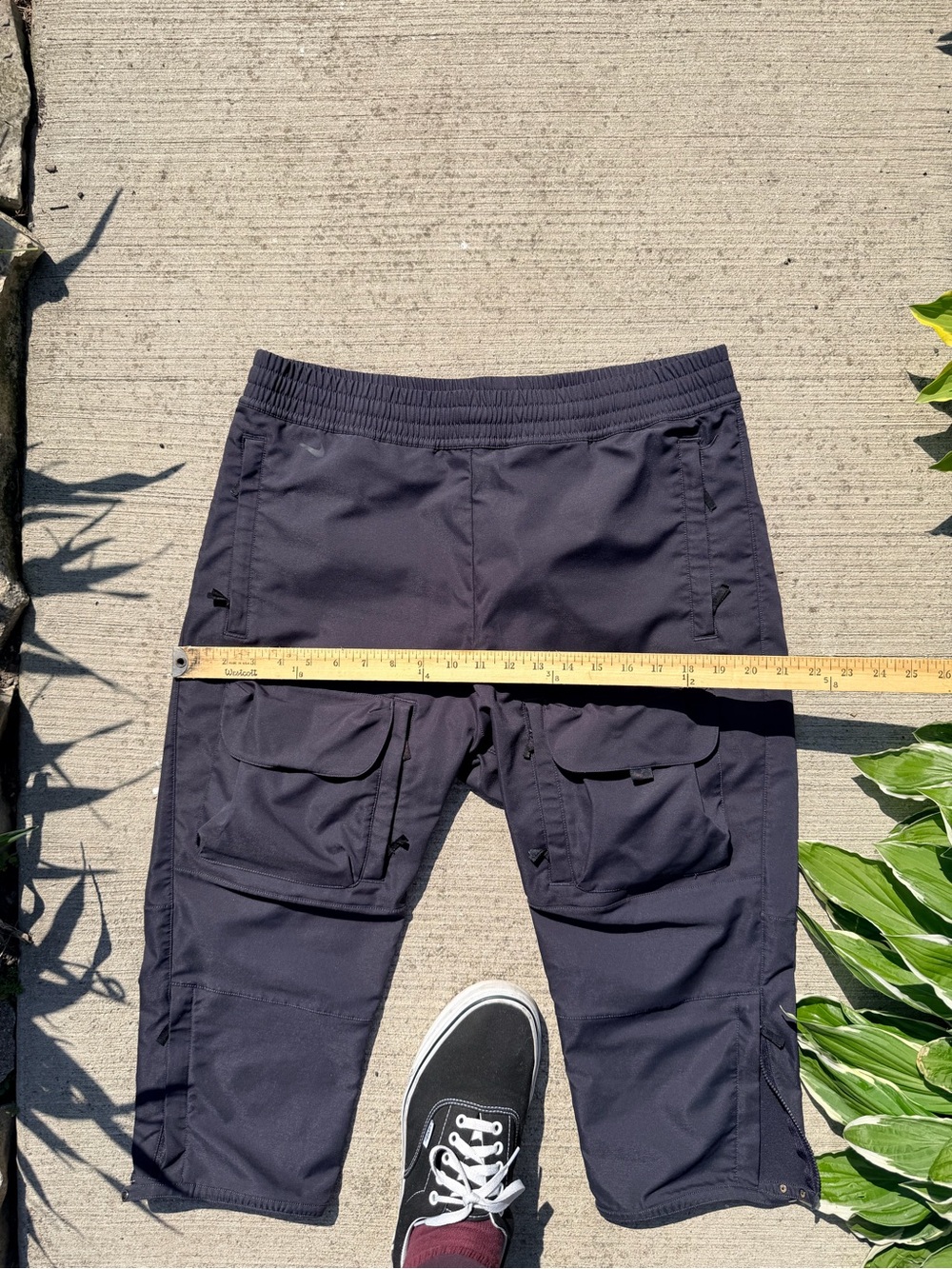 Nike Dark Navy Cargo Capri Pants with Multiple Pockets L - Picture 13 of 13